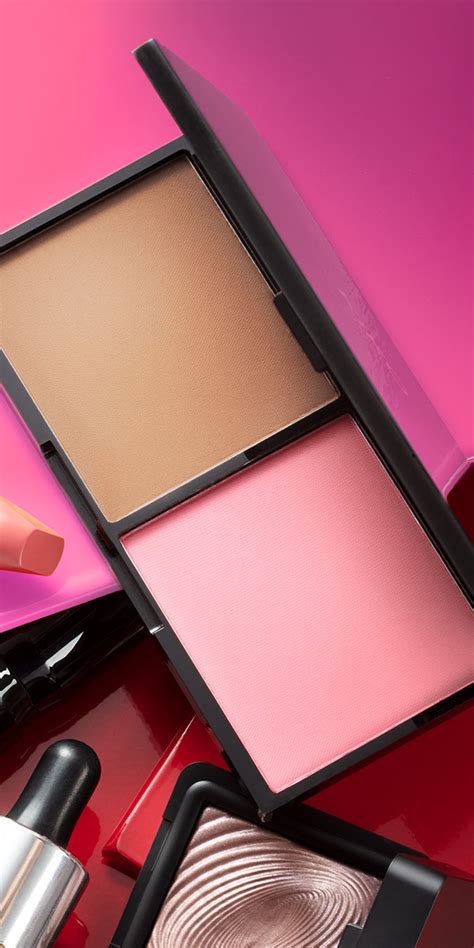 eyeshadow blush bronzer highlighter palette.